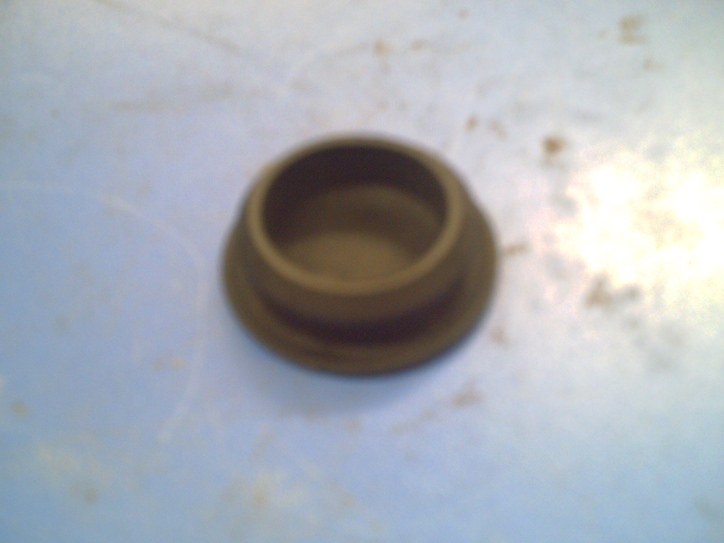 5175968 - PLUGCap locking hole